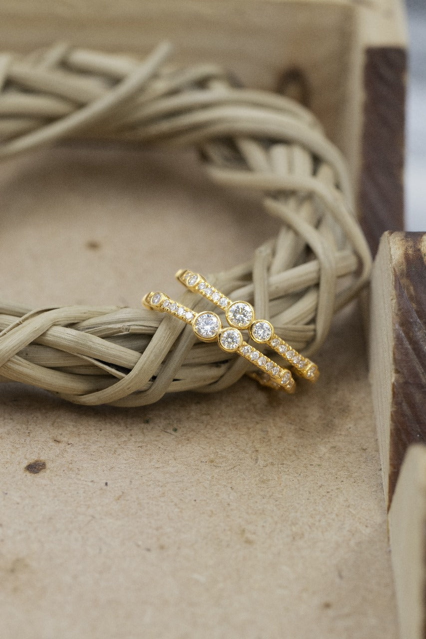  Orecchini a cerchio con diamanti a bolla da 1,30 ct in oro giallo