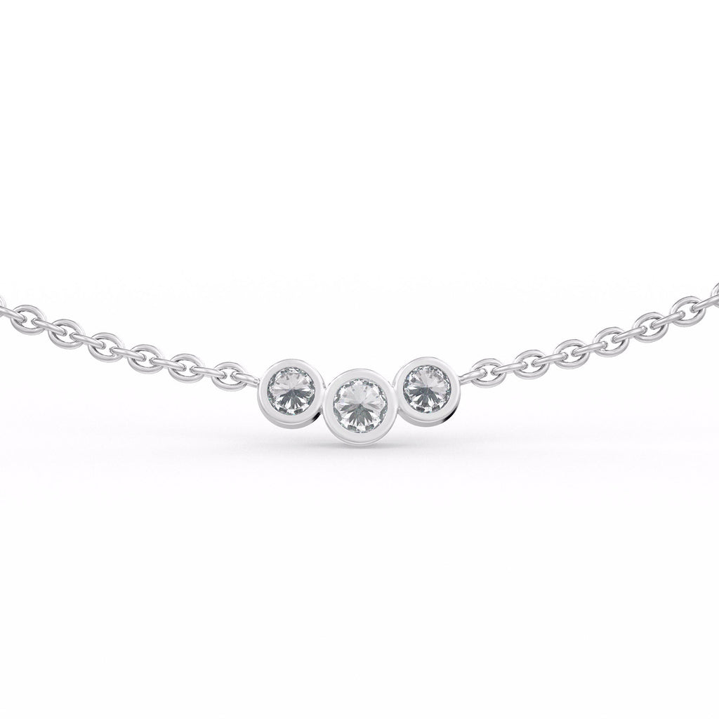 Stunning 18ct white gold necklace with diamond trilogy