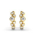 Boucles d'oreilles créoles en or jaune serties de diamants (0,50 ct).