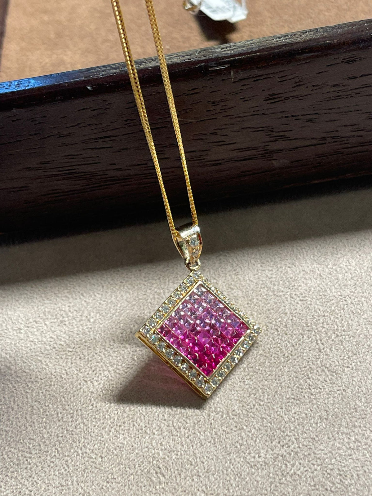 Collier diamant saphir rose en or jaune 18 carats par Türler Schmuck und Uhren