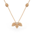 Collier en or rose 18 carats serti de diamants de 1,20 ct et orné de pétales de nénuphar.