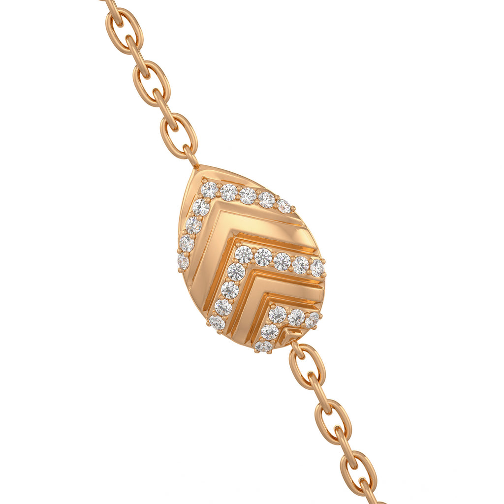 Collier en or rose 18 carats serti de diamants de 1,20 ct et orné de pétales de nénuphar.