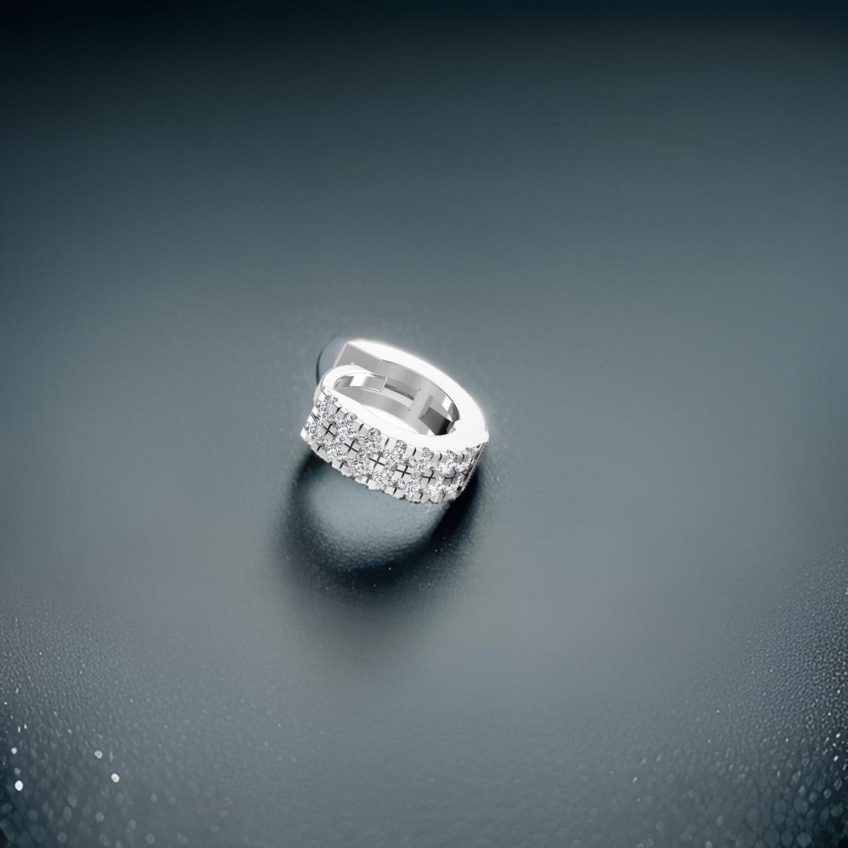 Elegant 18ct white gold cartilage hoop