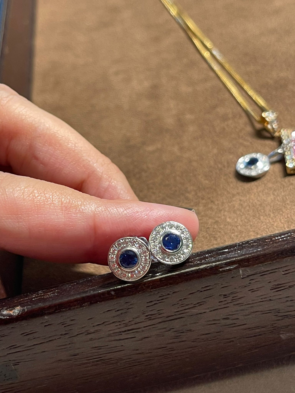 Saphir-Diamant-Ohrringe aus 18 Karat Weißgold von Türler Schmuck und Uhren