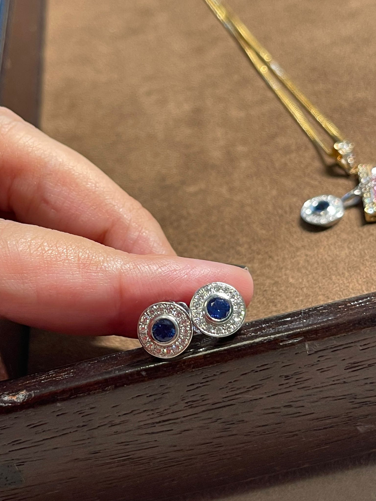 Saphir-Diamant-Ohrringe aus 18 Karat Weißgold von Türler Schmuck und Uhren