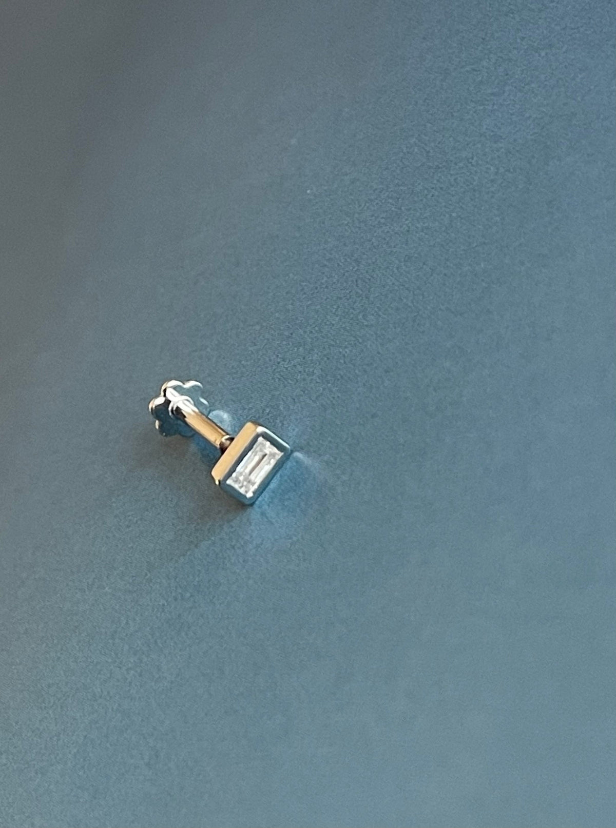 Baguette diamond nose stud with secure screwback 