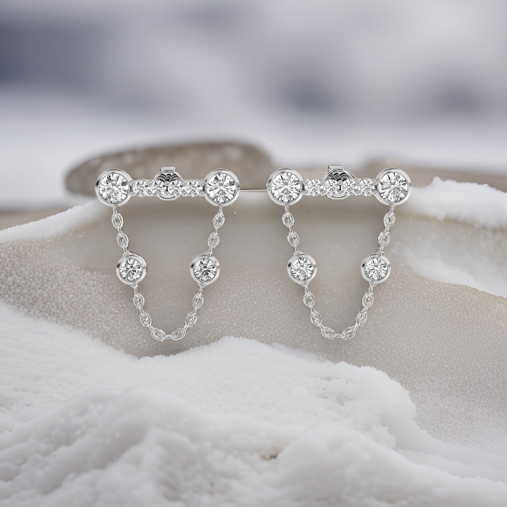 Boucles d'oreilles pendantes en or blanc avec diamants et chaîne en forme de goutte