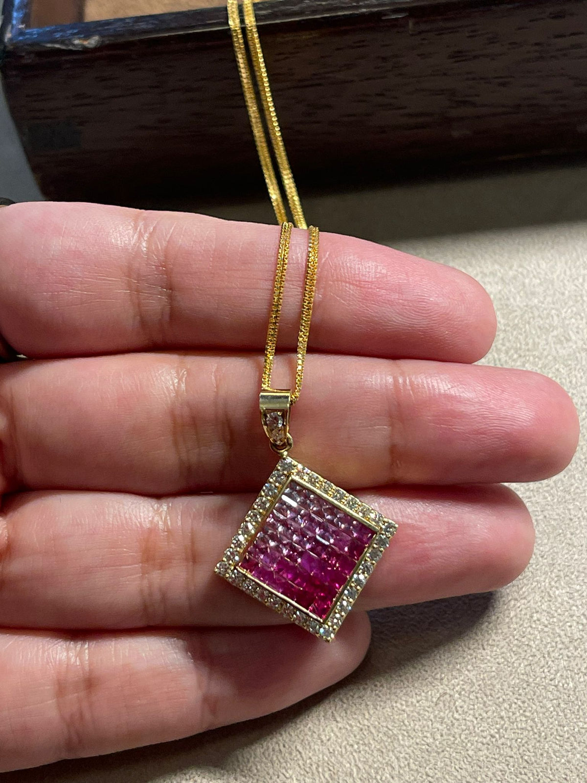 Collier diamant saphir rose en or jaune 18 carats par Türler Schmuck und Uhren