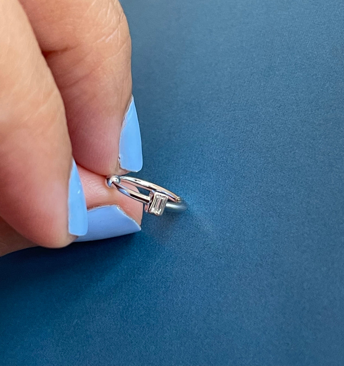 Nasenring mit Baguette-Diamanten in 18 Karat Weißgold