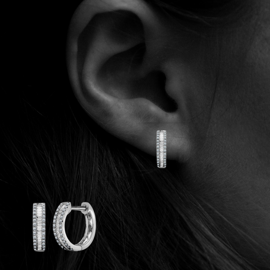 Boucles d'oreilles créoles en or blanc 18 carats serties de diamants ronds et baguettes de 0,40 carat
