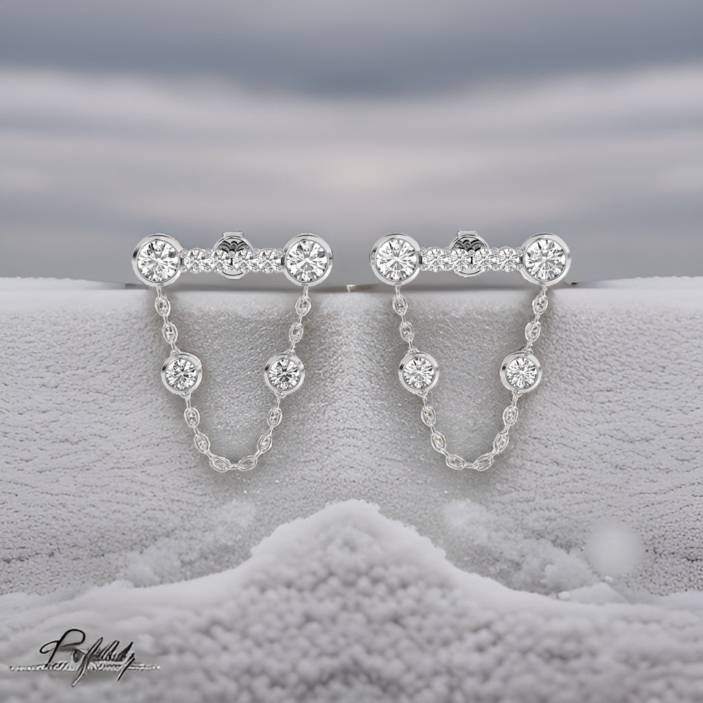 Boucles d'oreilles pendantes en or blanc avec diamants et chaîne en forme de goutte