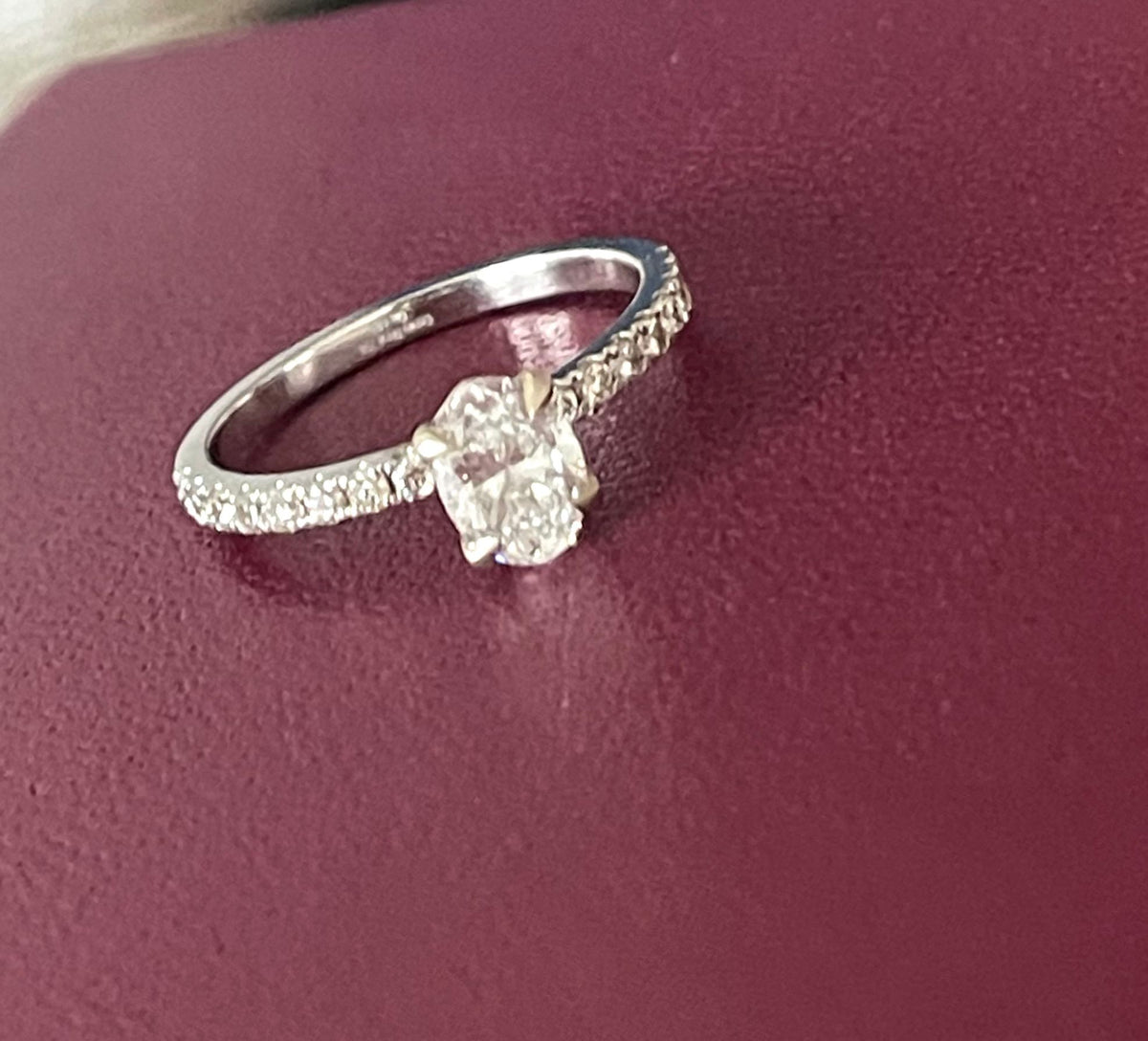  Anello di fidanzamento con diamante solitario da 1 ct in oro bianco 18 ct, solitario ovale centrale da 0,72 ct