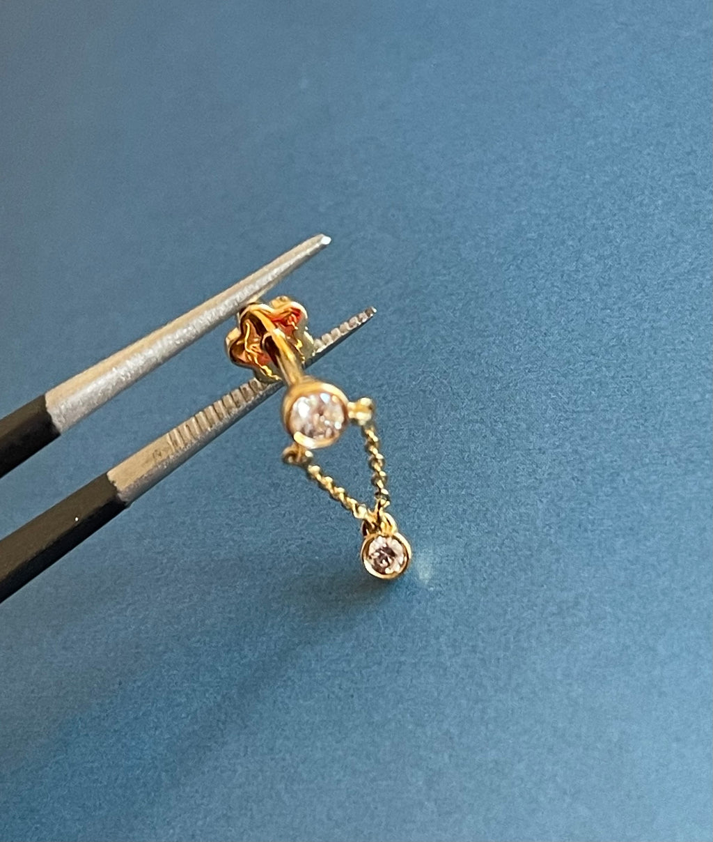0.11ct diamond single drop earring