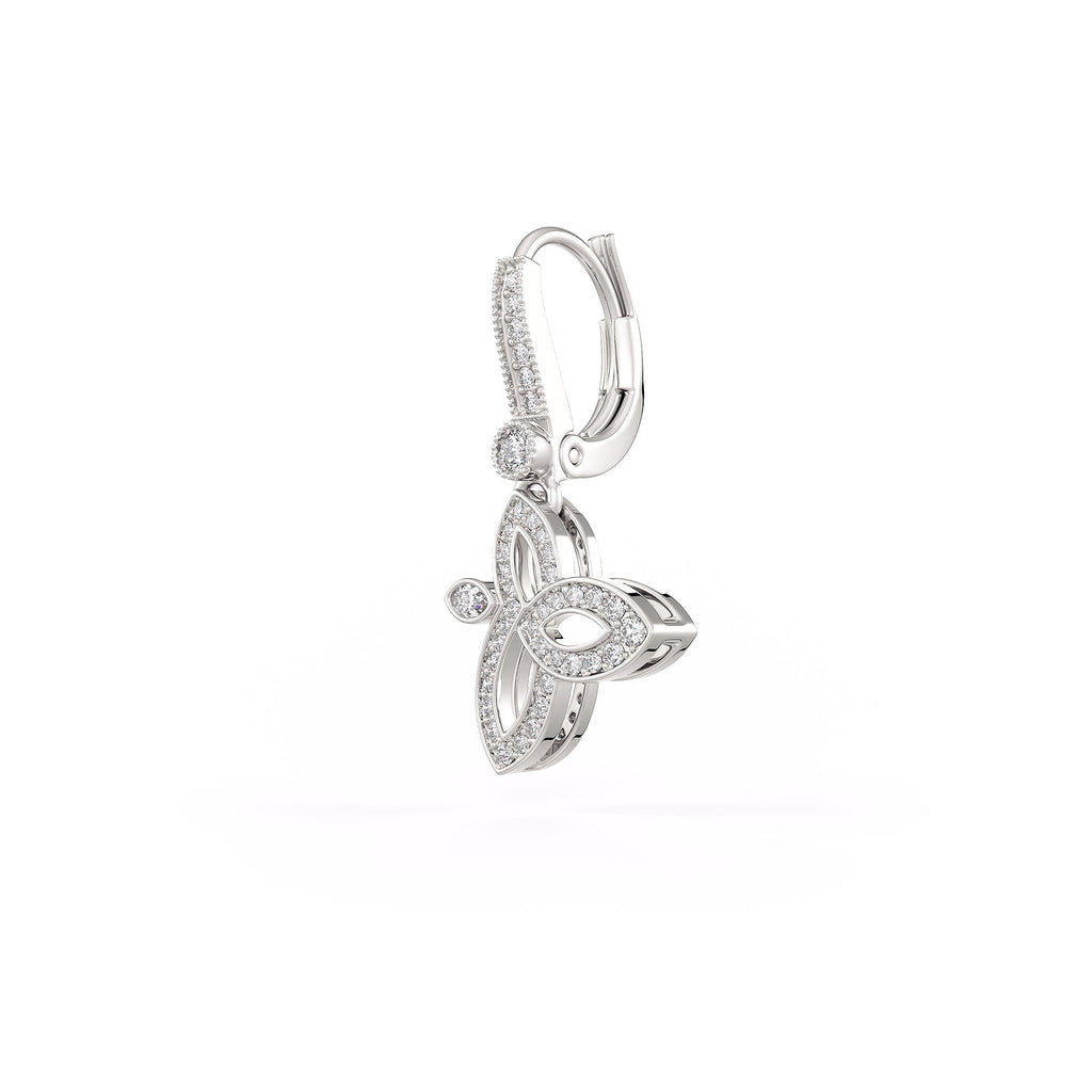 Earring with a leaf design 