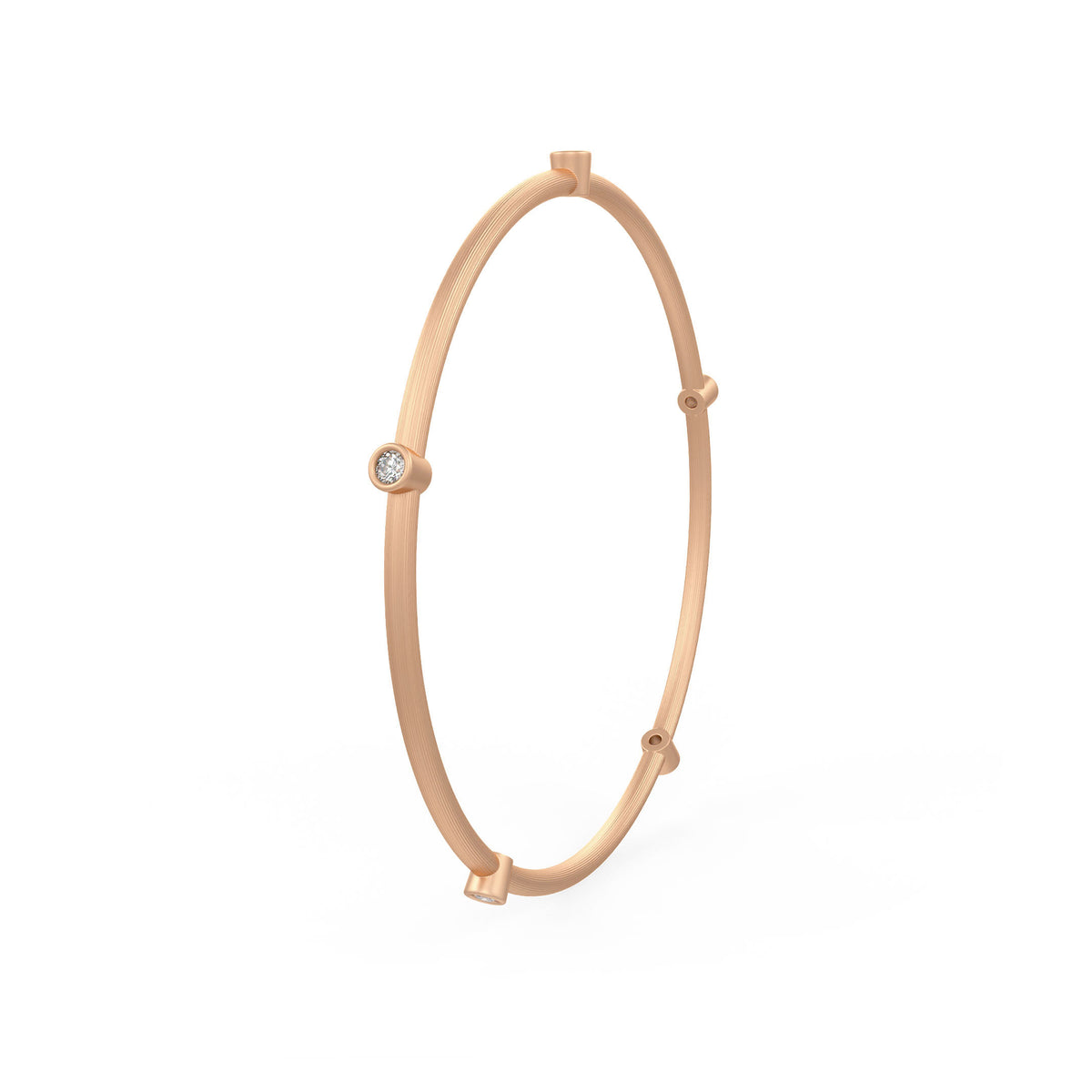 Bracelet jonc serti d'un diamant éternité de 0,51 ct, en or rose 18 carats brossé.