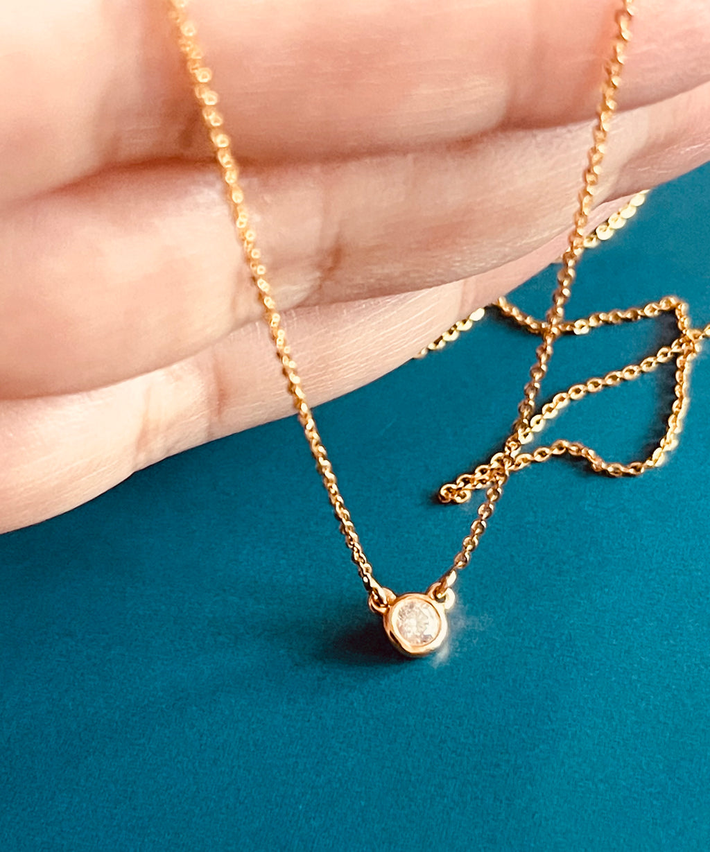 Elegant solitaire diamond necklace in rose gold