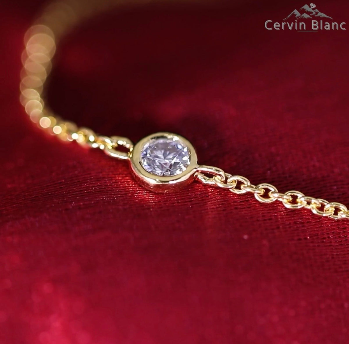 18ct yellow gold necklace with delicate solitaire diamond pendant