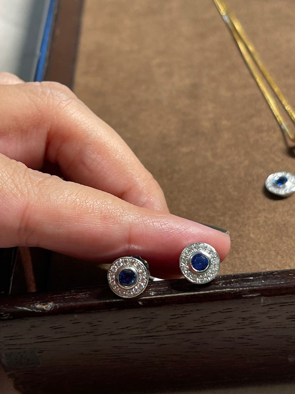 Saphir-Diamant-Ohrringe aus 18 Karat Weißgold von Türler Schmuck und Uhren