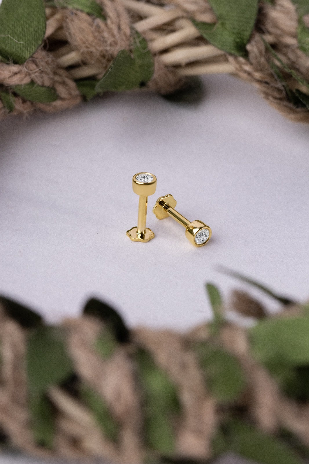 Nasenstecker aus 18-karätigem Gelbgold mit Solitärdiamant (0,06 ct, VS-Schliff) von Seth
