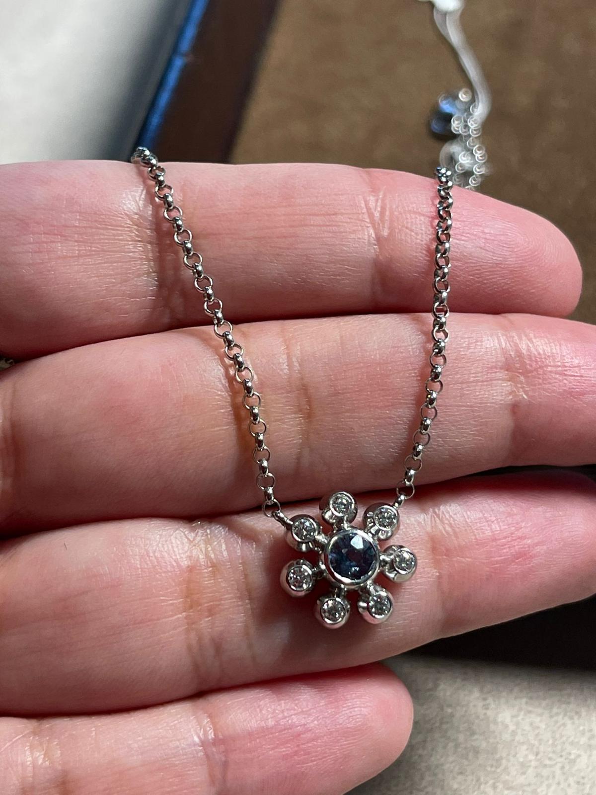 Saphir-Diamant-Blume-Gänseblümchen-Halskette 18 Karat Weißgold von Türler Schmuck und Uhren