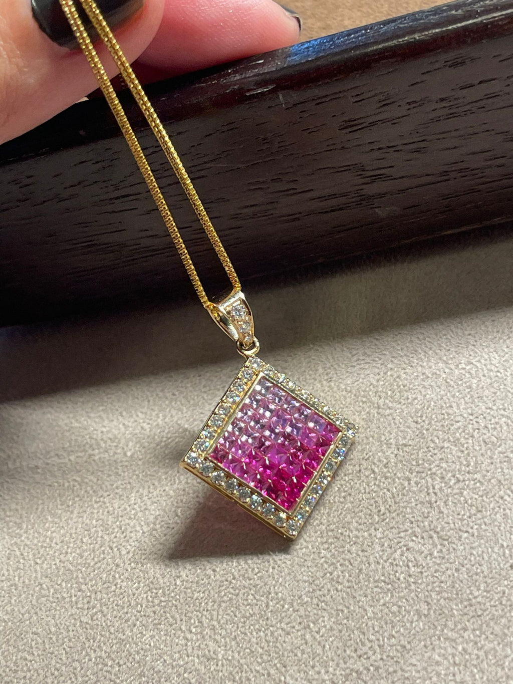 Collier diamant saphir rose en or jaune 18 carats par Türler Schmuck und Uhren