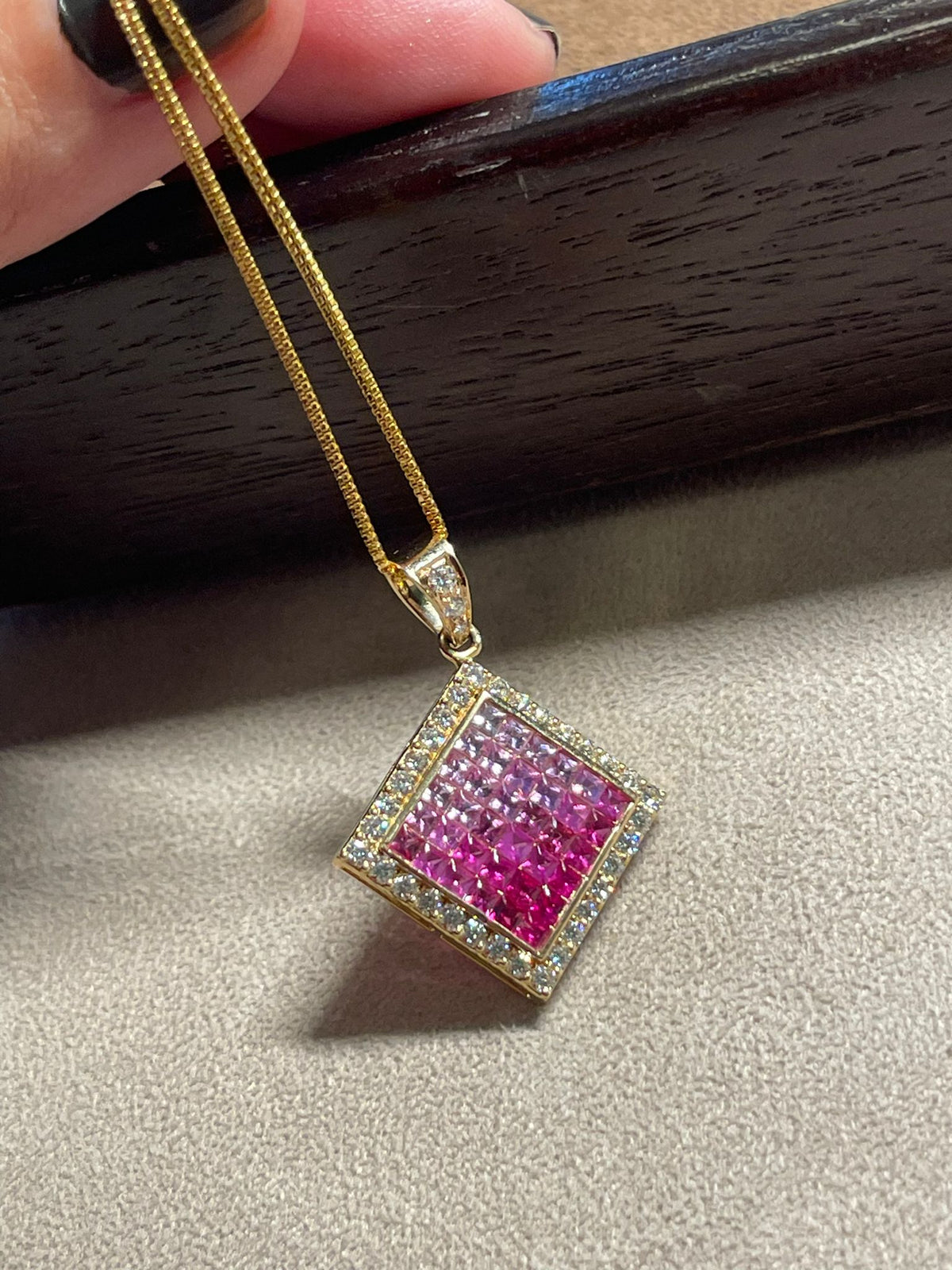 Collier diamant saphir rose en or jaune 18 carats par Türler Schmuck und Uhren