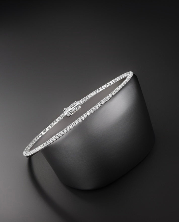 Elegant 18ct white gold diamond bracelet