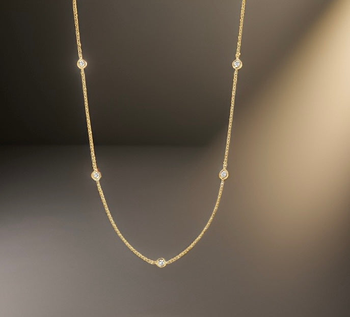 Timeless 18ct yellow gold diamond necklace