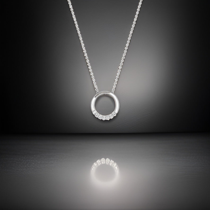 Collier cercle de diamants en or blanc 18 carats