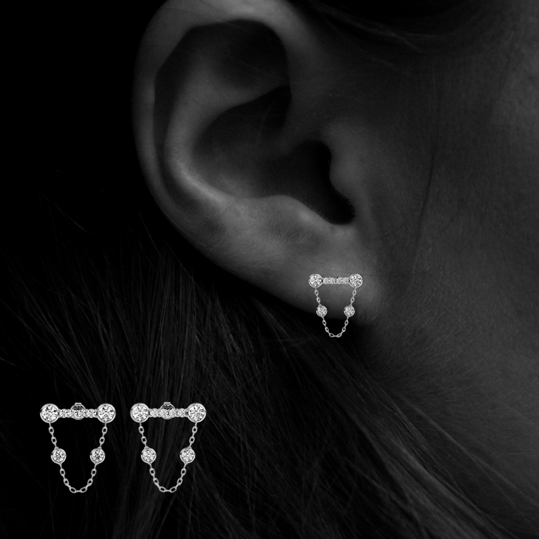 Boucles d'oreilles pendantes en or blanc avec diamants et chaîne en forme de goutte