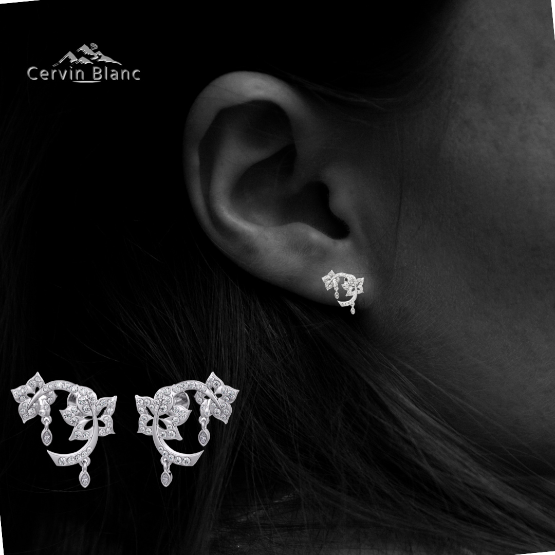 Boucles d'oreilles puces en forme de fleur serties de diamants de 0,52 ct