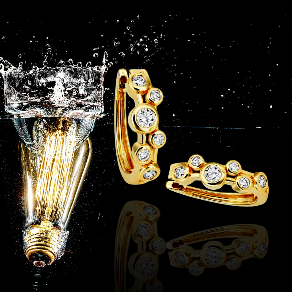 Boucles d'oreilles créoles en or jaune serties de diamants (0,50 ct).