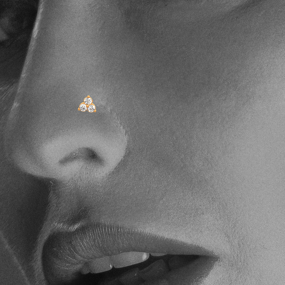 Trilogy Nasenstecker mit drei Diamanten | 18 Karat Roségold