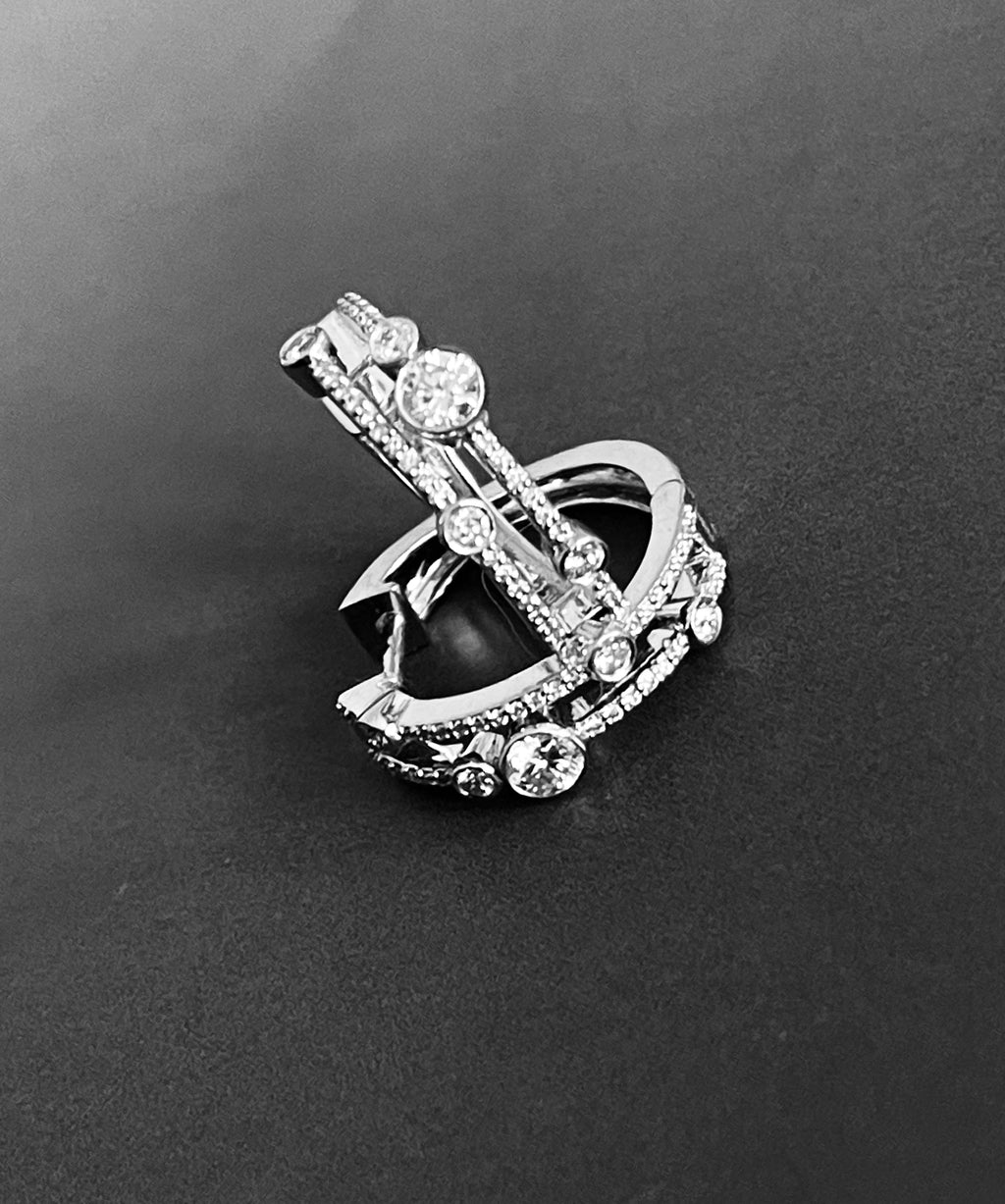 Boucles d'oreilles créoles en or blanc avec diamant bulle de 1 carat