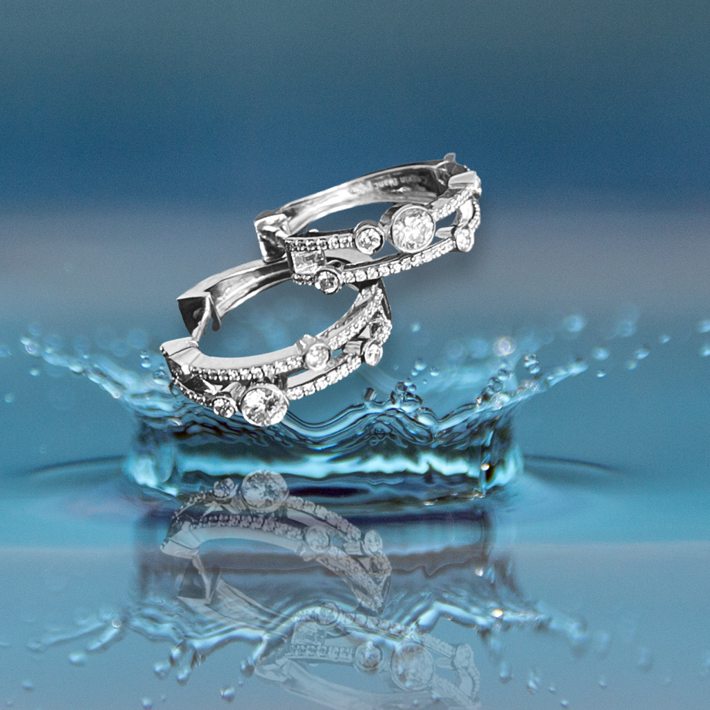 Boucles d'oreilles créoles en or blanc avec diamant bulle de 1 carat