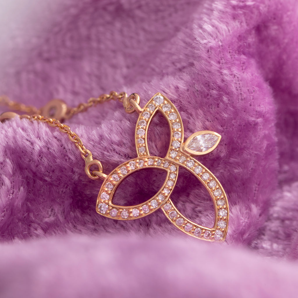 Chic 18ct gold diamond lotus flower necklace