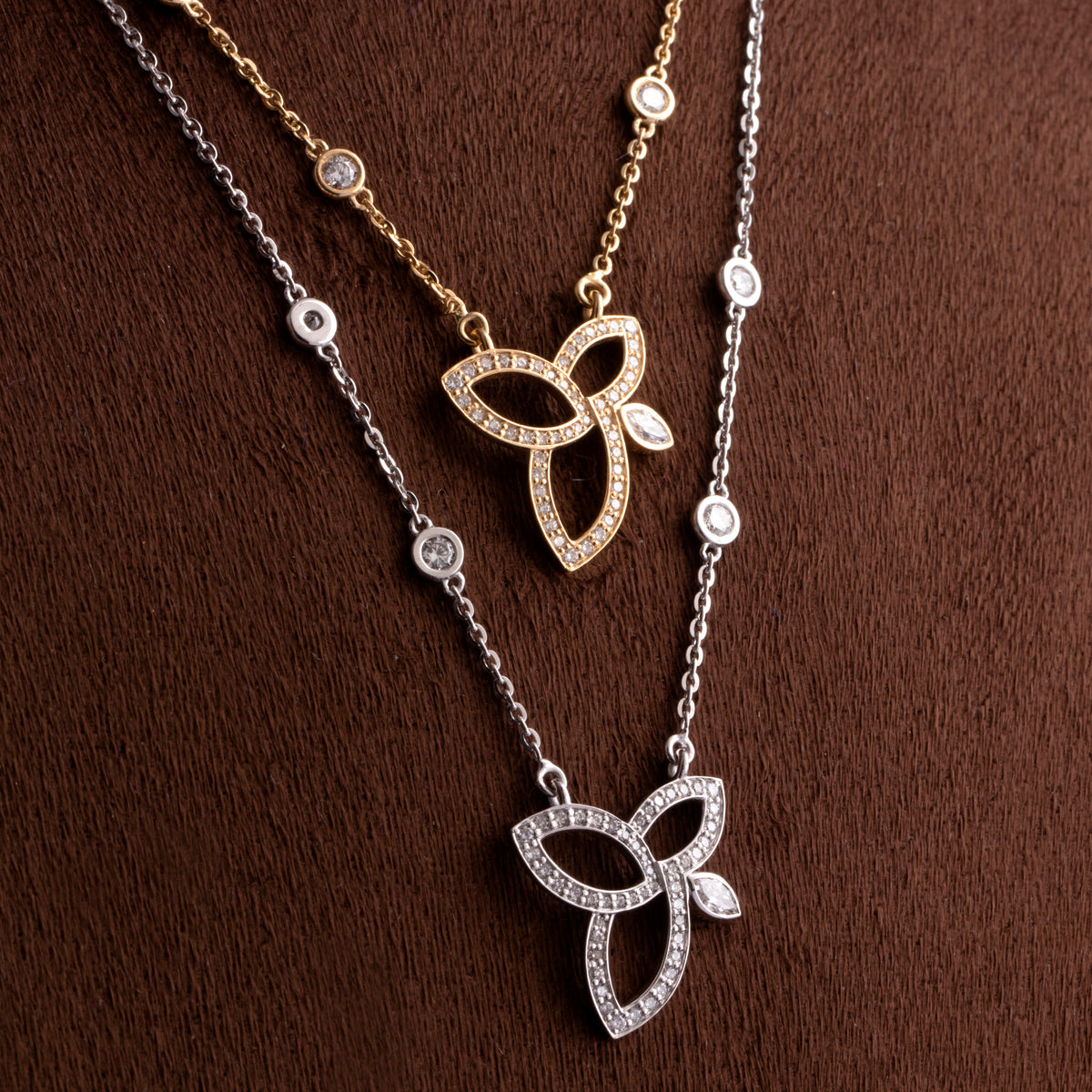 Beautiful lotus flower diamond necklace 18ct gold