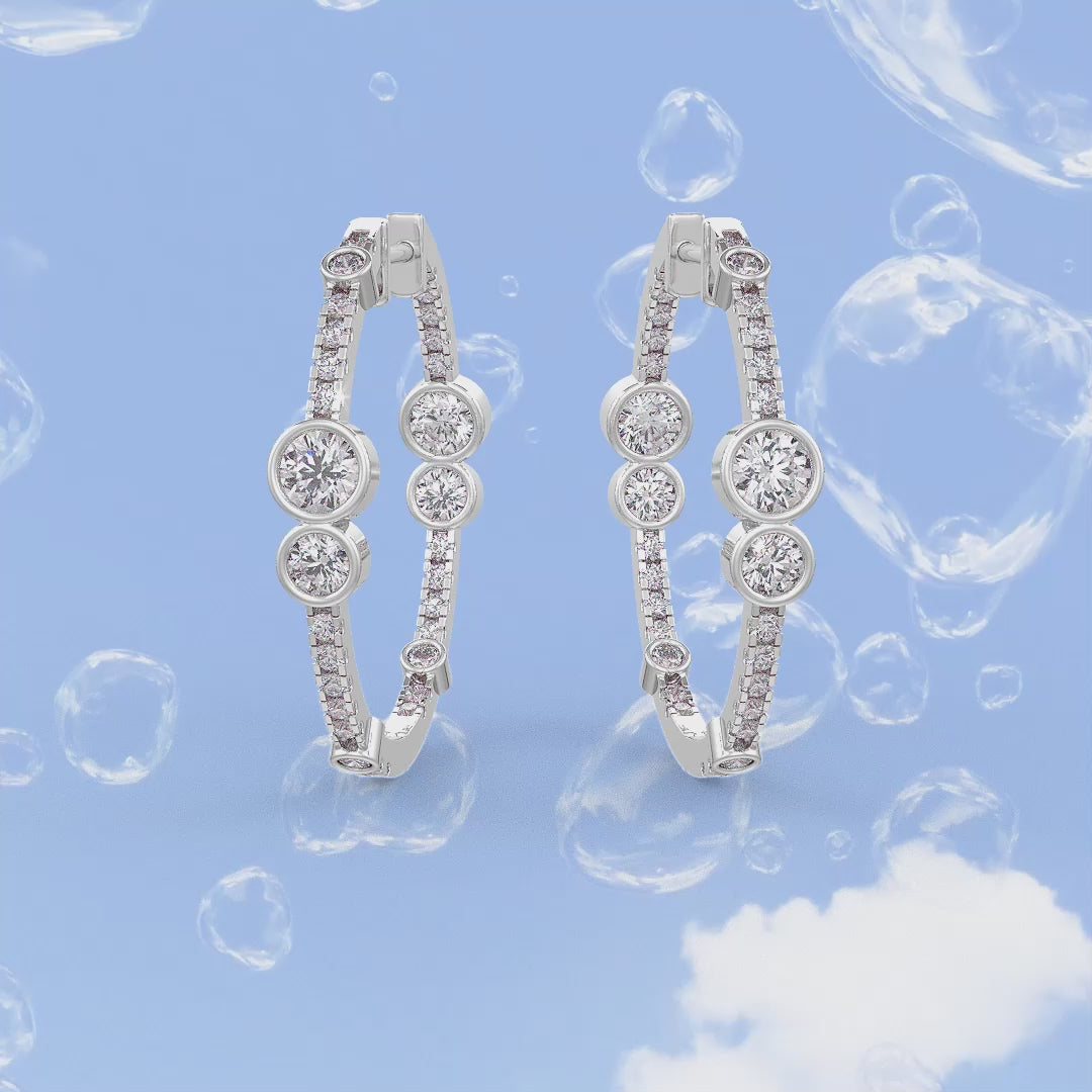 Boucles d'oreilles créoles en or blanc serties de diamants (1,30 ct).