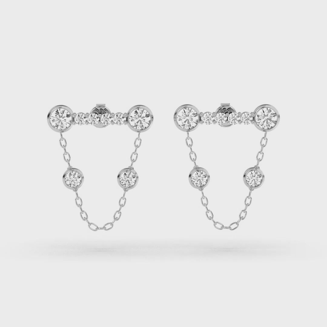 Boucles d'oreilles pendantes en or blanc avec diamants et chaîne en forme de goutte