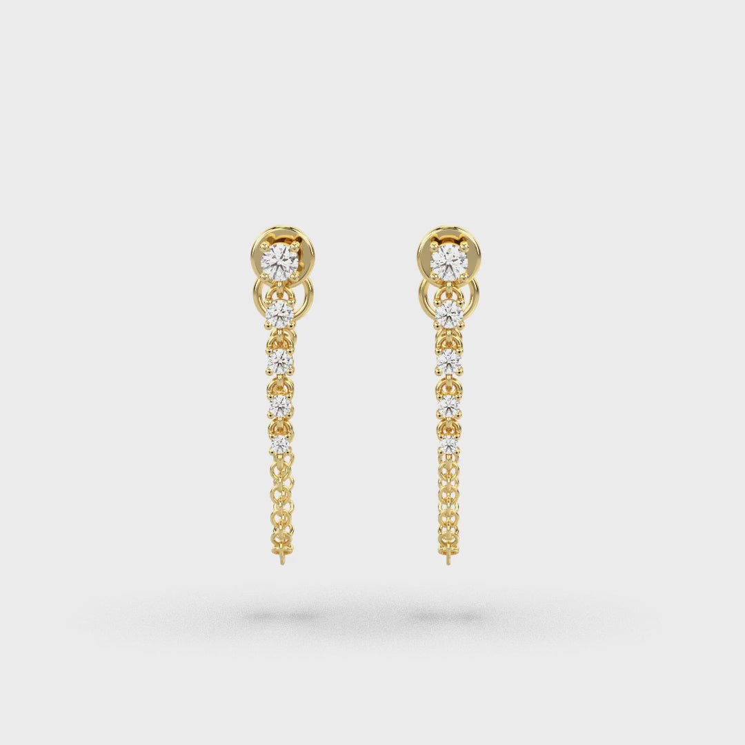 Boucles d'oreilles en or jaune serties de diamants (0,51 ct) et d'une chaîne.