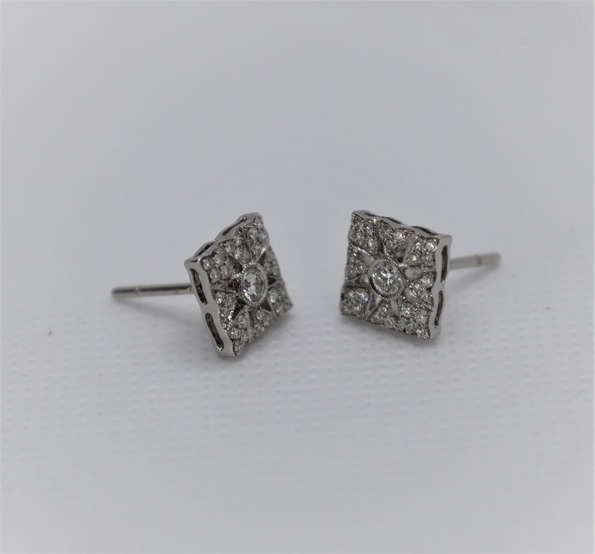  orecchini quadrati con diamanti
