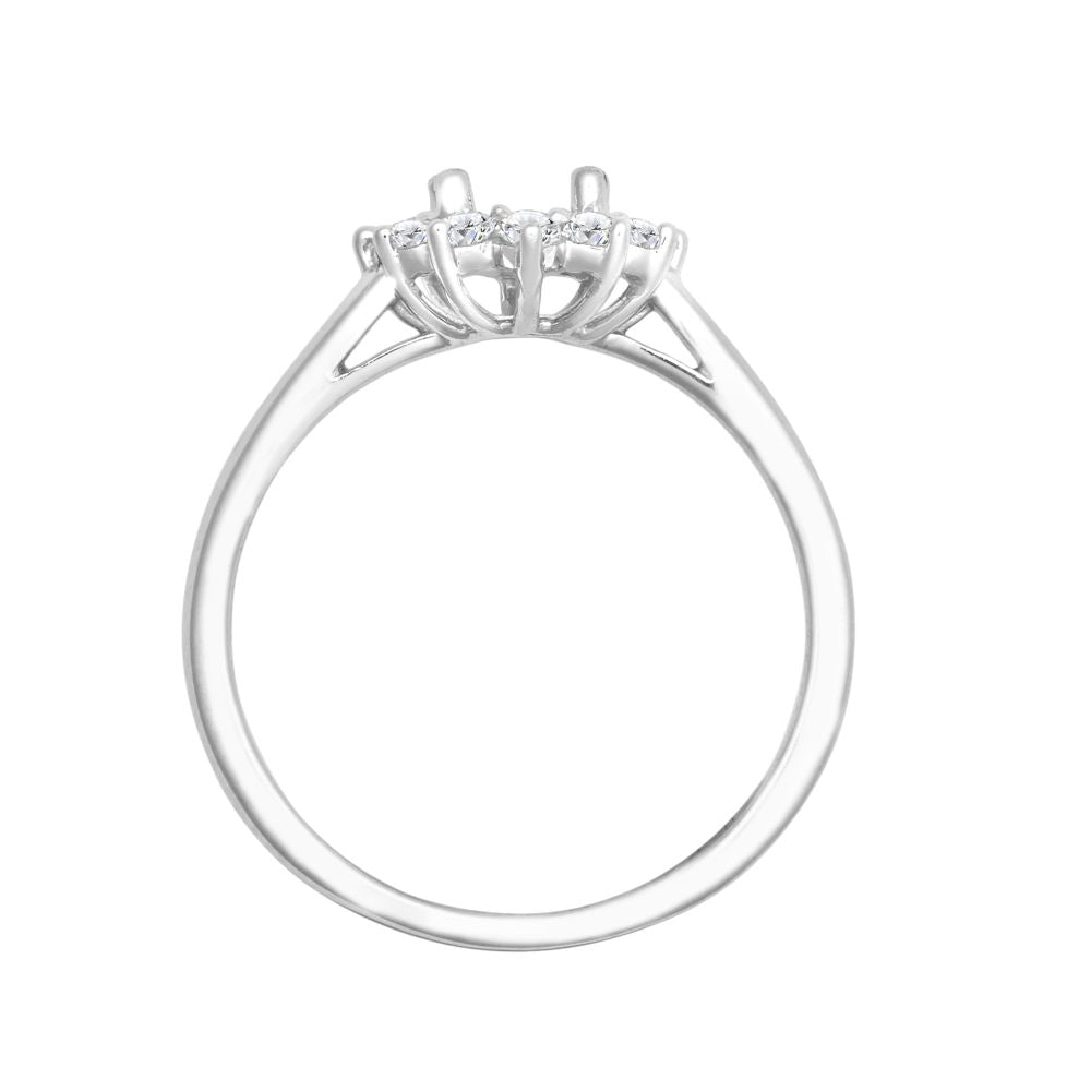  Anello ovale con alone di diamanti incastonati a griffe in oro bianco 18 carati da 0,35 carati - Misura 7x5 mm