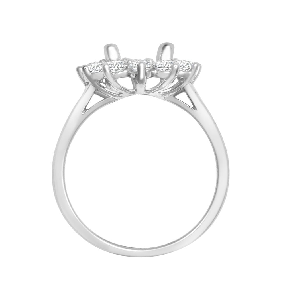 Anello ovale con alone di diamanti incastonati a griffe in oro bianco 18 carati da 0,35 carati - Dimensioni 9x7 mm