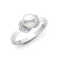 Ring aus 18-karätigem Weißgold mit Diamanten und Perlen