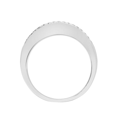 Bague en or blanc 18 carats sertie de diamants ronds et baguettes (0,94 carat au total).