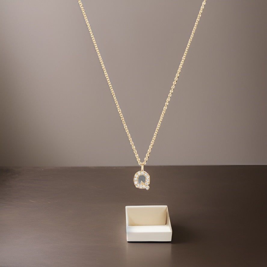 Cervin Blanc DIAMOND INITIAL Q NECKLACE IN 18CT GOLD