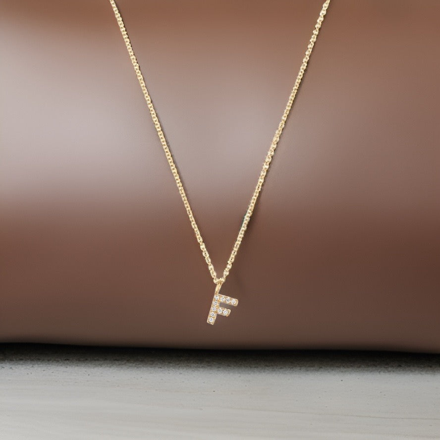 Collier Cervin Blanc avec initiale F en diamant et or 18 carats