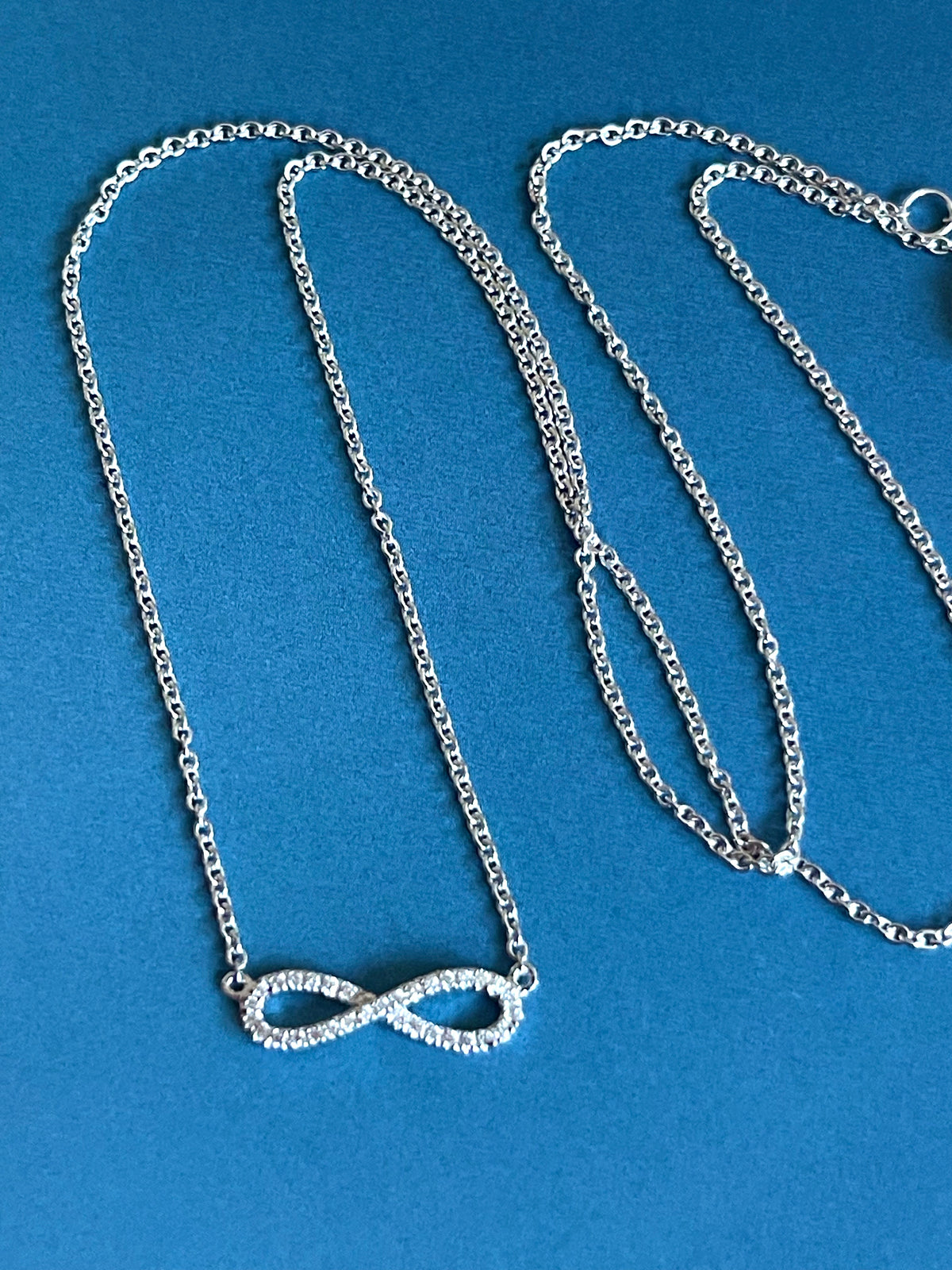 COLLIER DIAMANT INFINI EN OR BLANC 18 CARATS