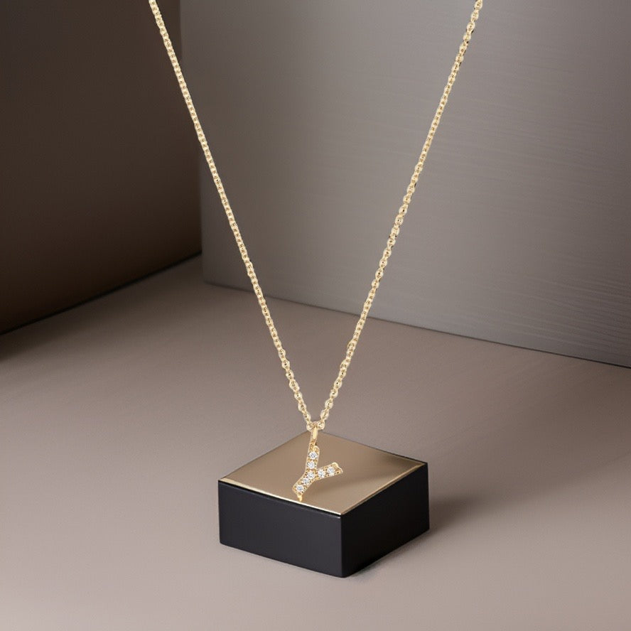 Collier Cervin Blanc avec initiale Y en diamant et or 18 carats