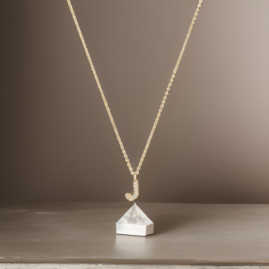 Collier Cervin Blanc avec initiale J en diamant et or 18 carats
